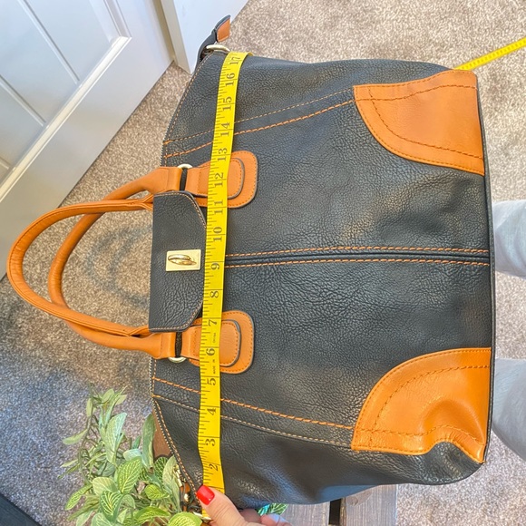 Classy Sophisticated Two Tone Shoulder Bag - Picture 10 of 13